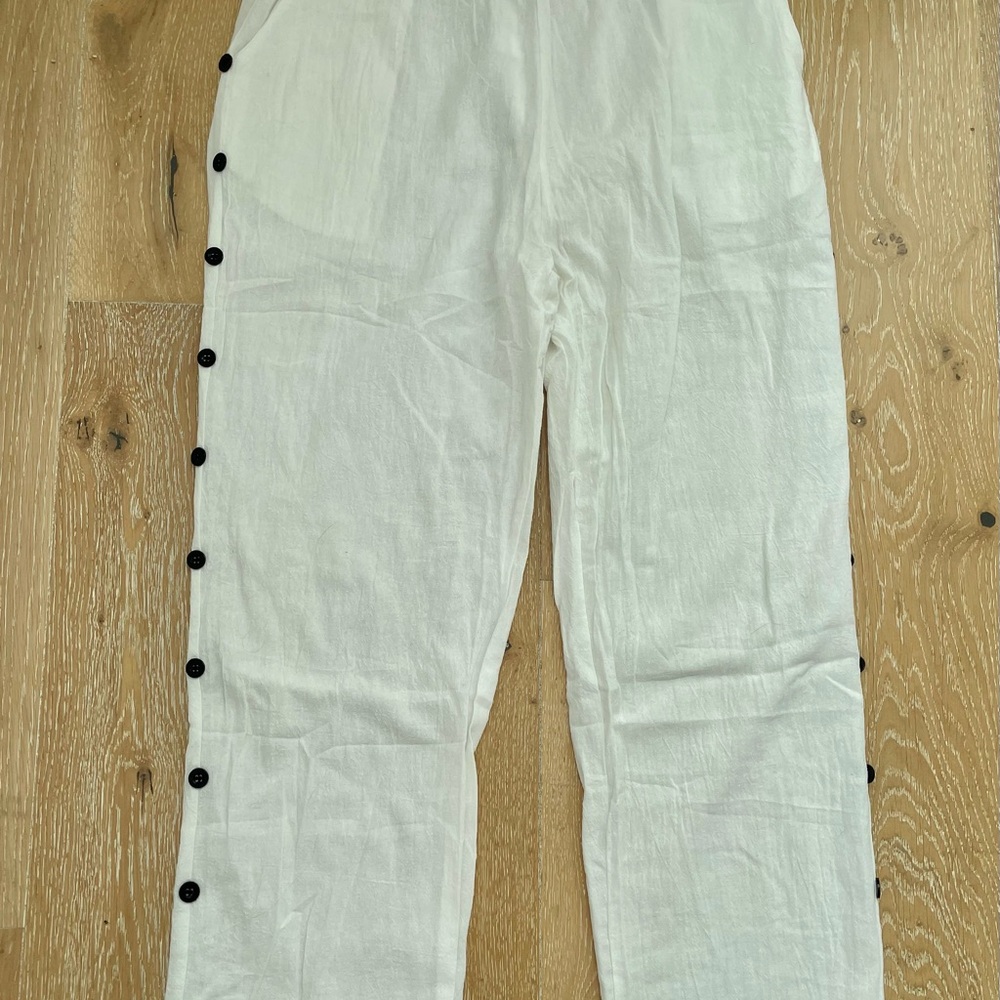 White Button-Accent Women’s Linen Look Pants